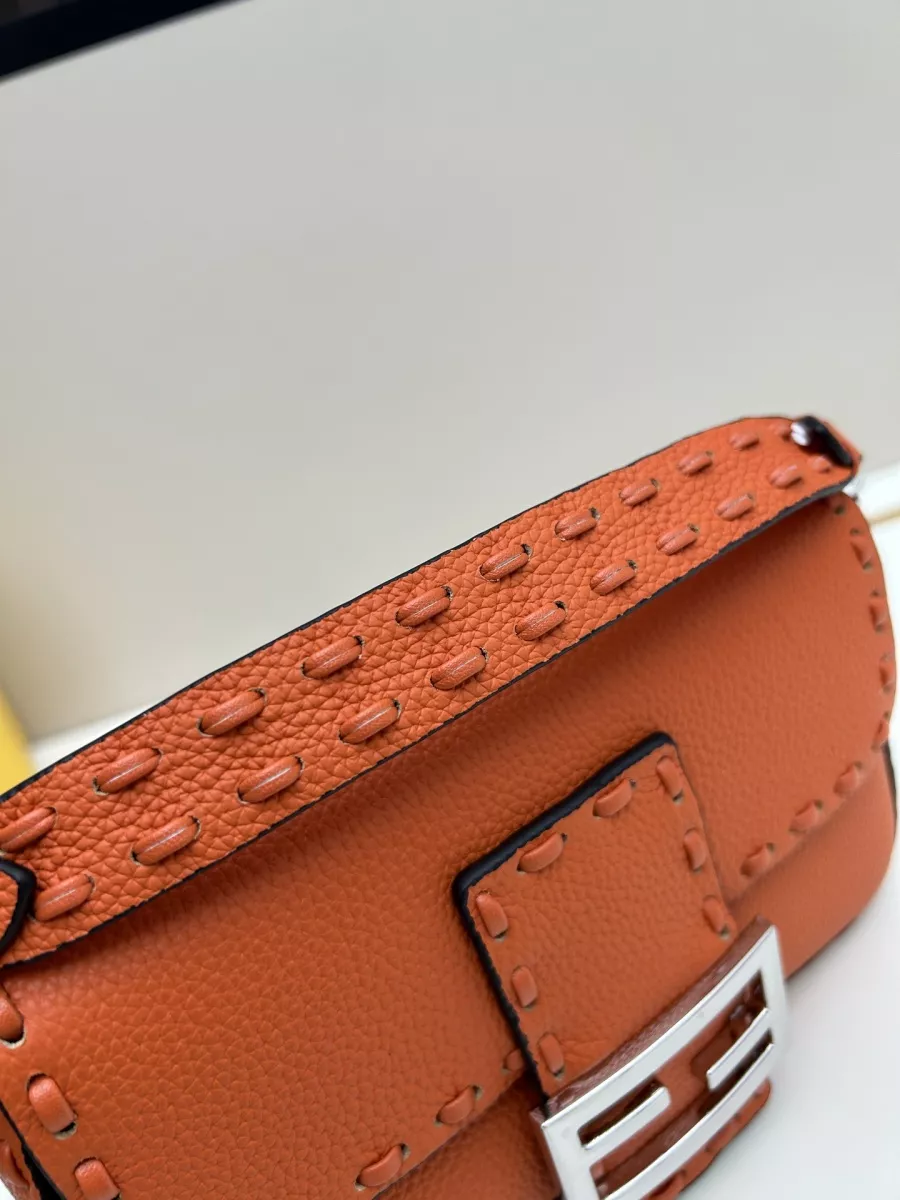 Compact 8783 Fendi AAA Quality Messenger Bags For Women