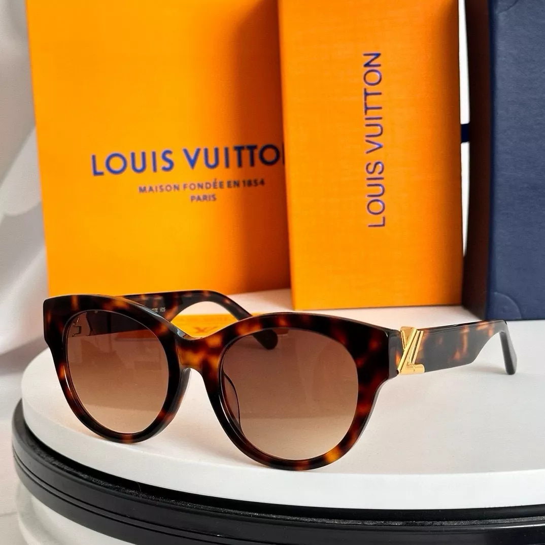 Compact 8880 Louis Vuitton AAA Quality Sunglasses