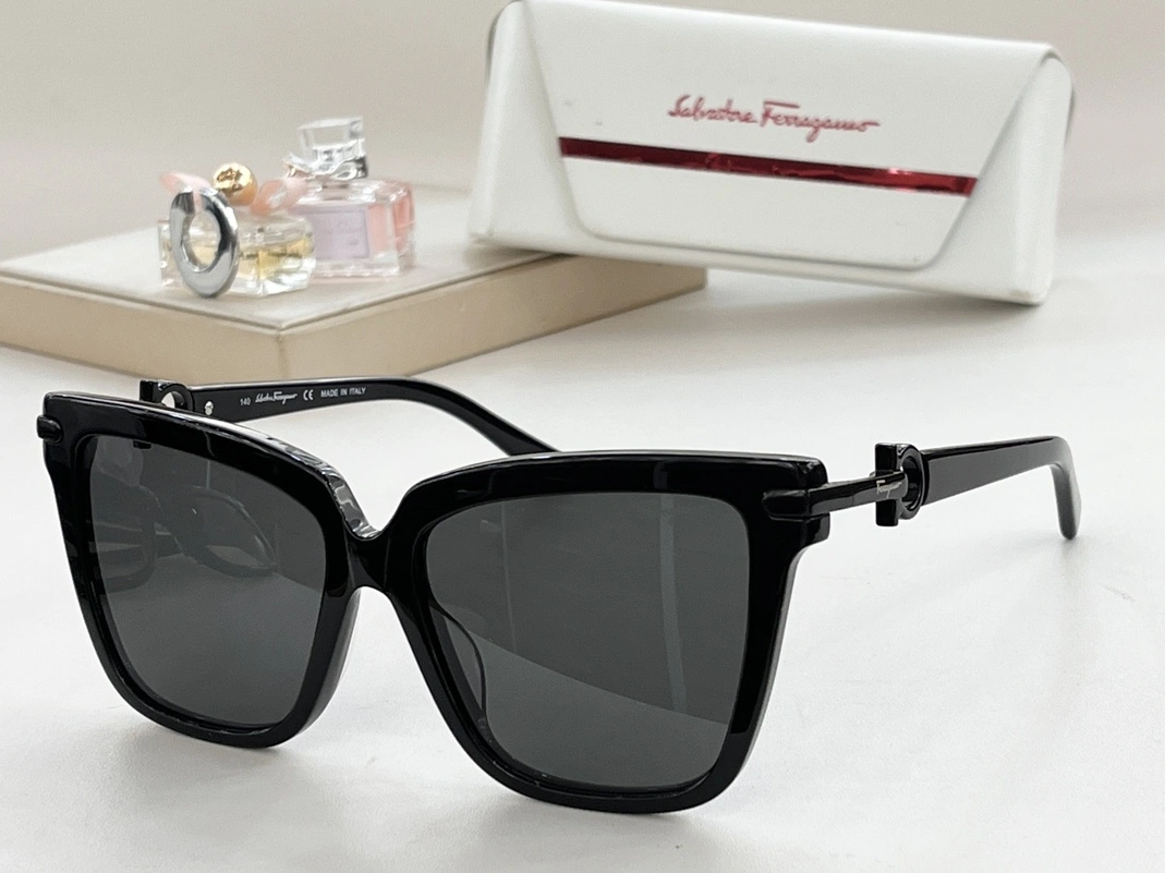 Compact 9045 Salvatore Ferragamo AAA Quality Sunglasses