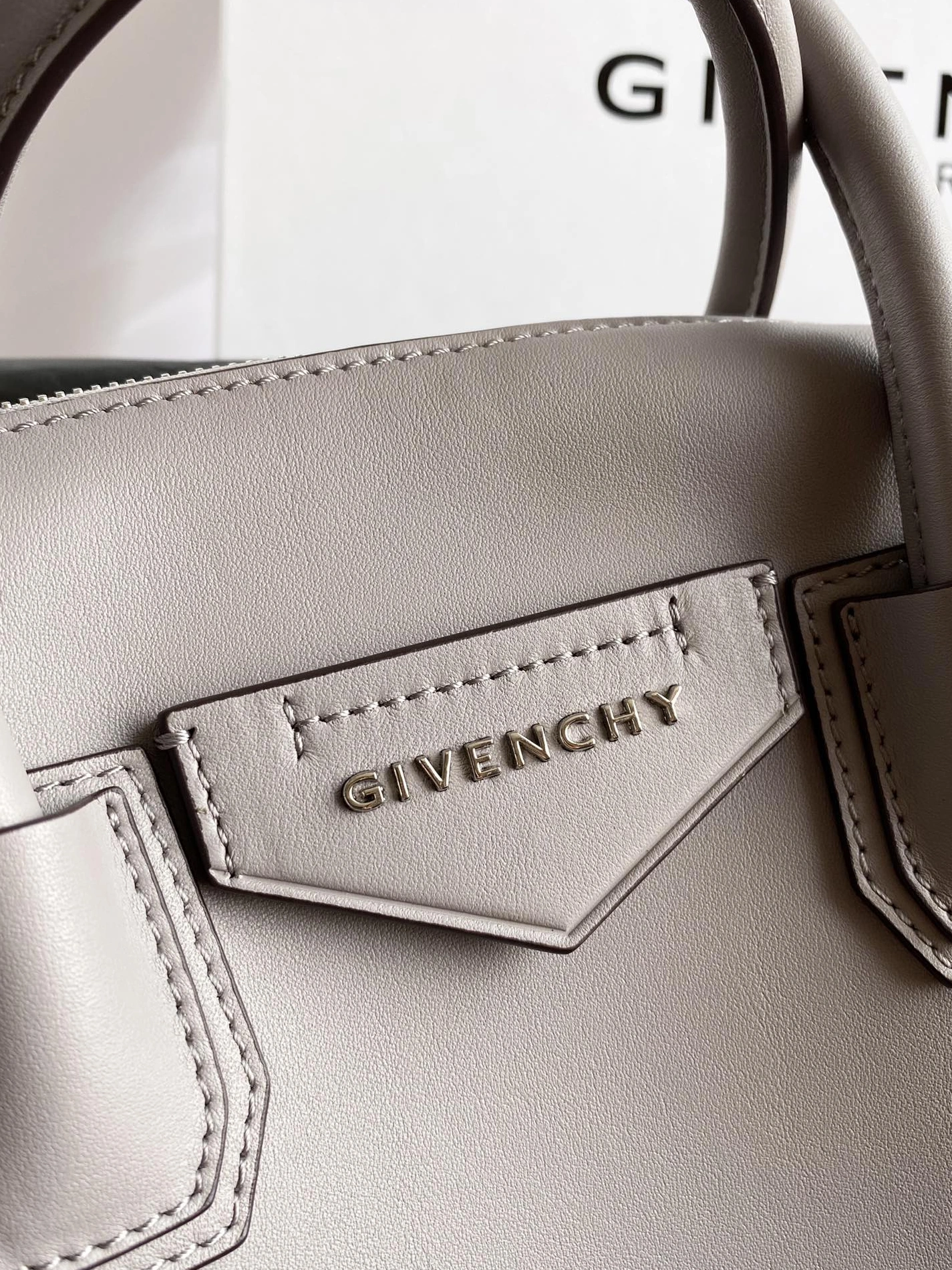 Compact 9224 Givenchy AAA Quality Handbags For Women