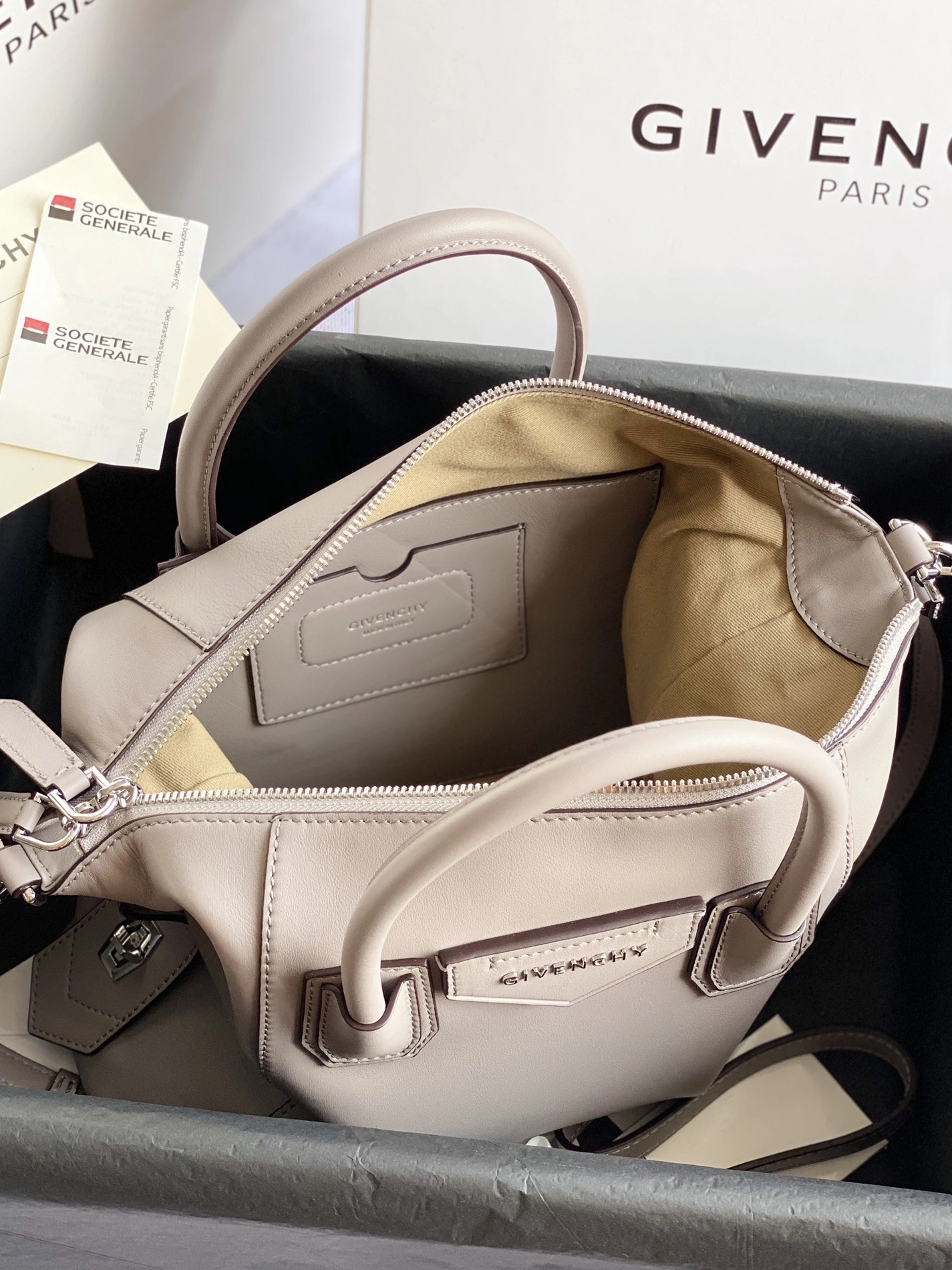 Compact 9224 Givenchy AAA Quality Handbags For Women
