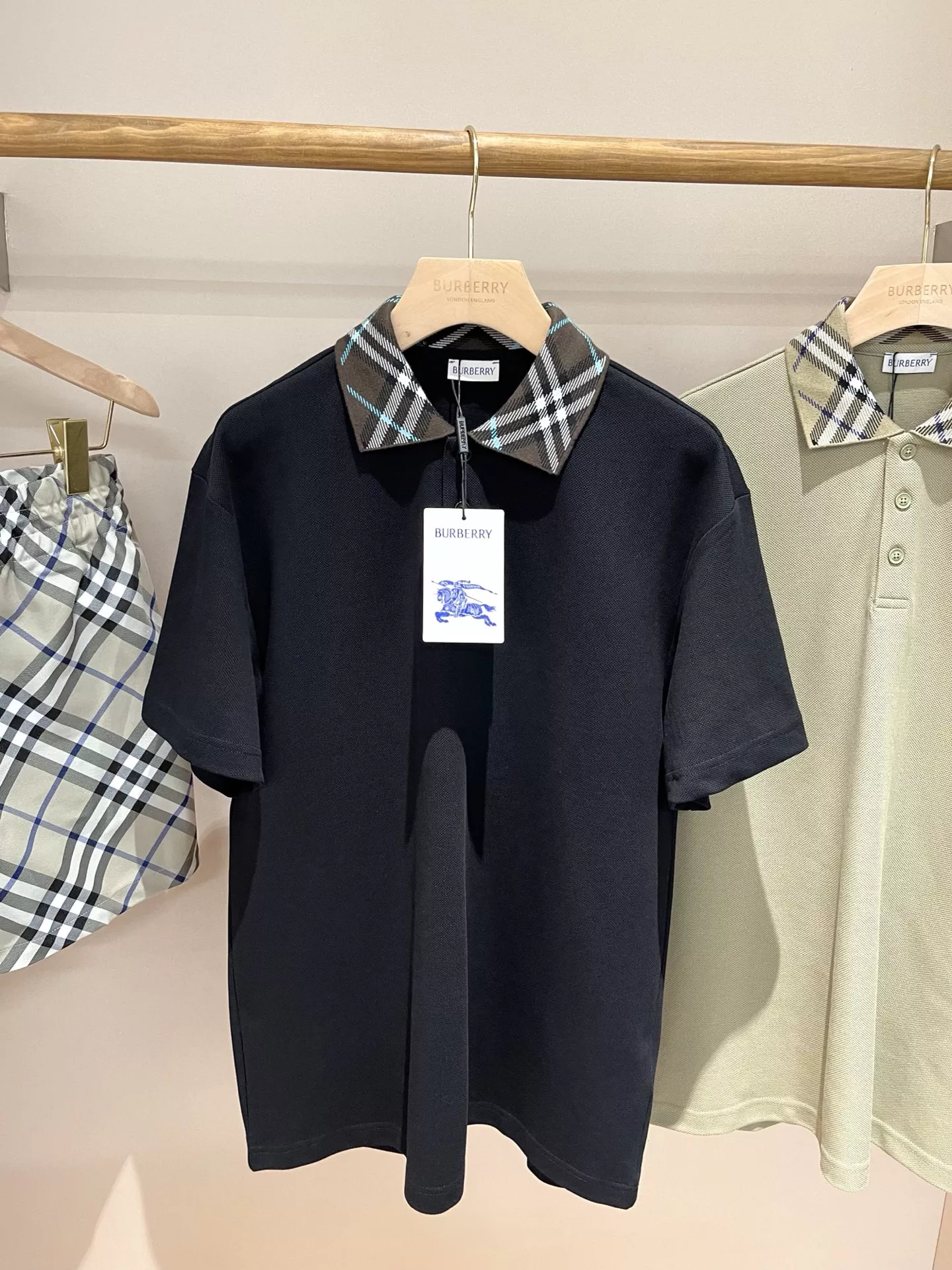 Compact 9501 Burberry T-Shirts Short Sleeved For Unisex
