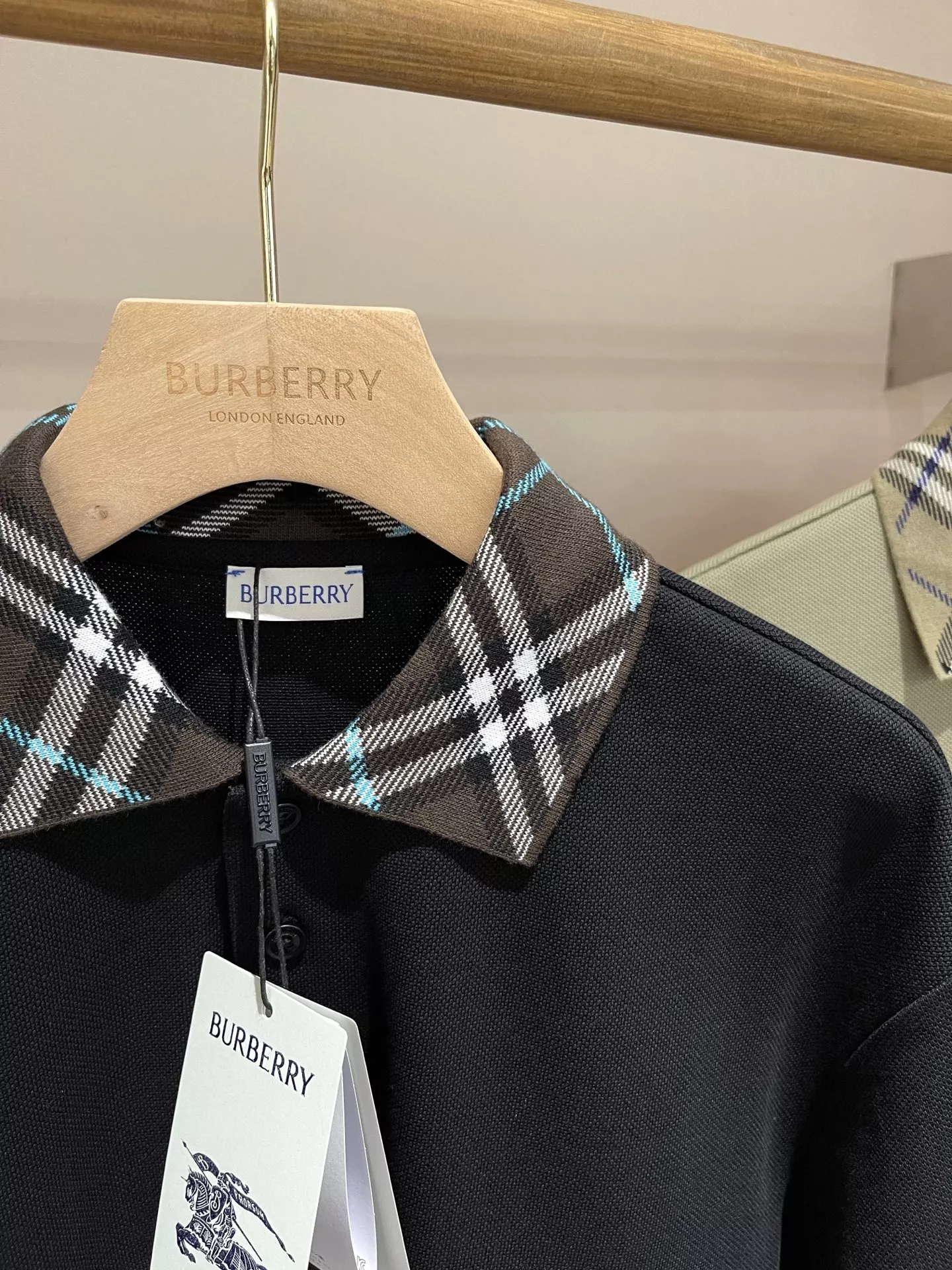Compact 9501 Burberry T-Shirts Short Sleeved For Unisex