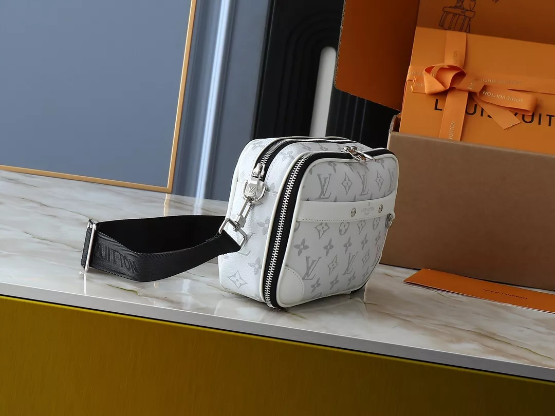 Compact 9613 Louis Vuitton Messenger Bags For Unisex
