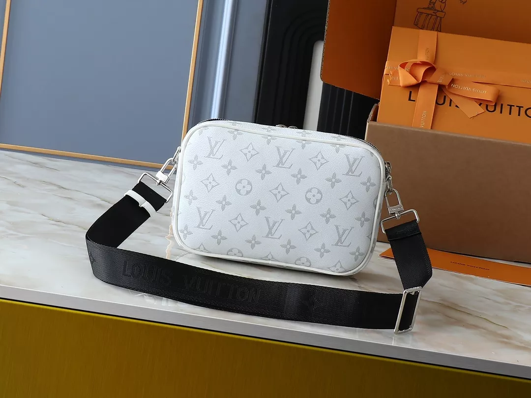 Compact 9613 Louis Vuitton Messenger Bags For Unisex