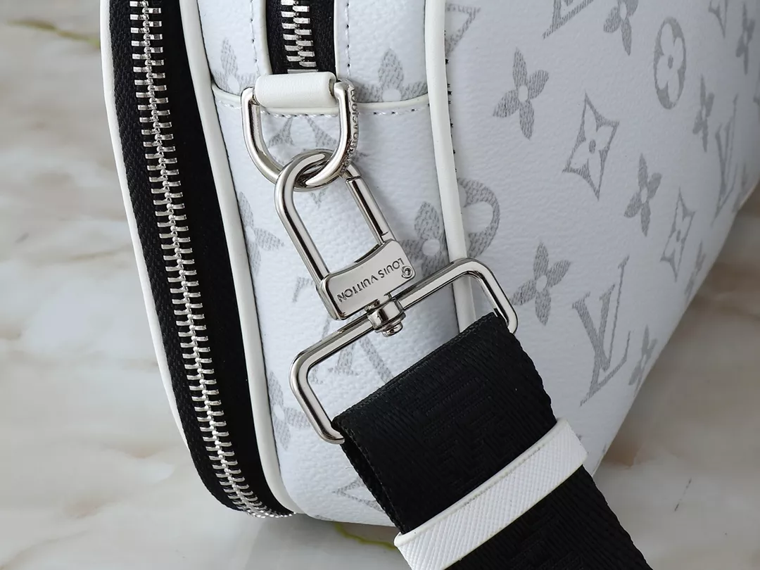 Compact 9613 Louis Vuitton Messenger Bags For Unisex