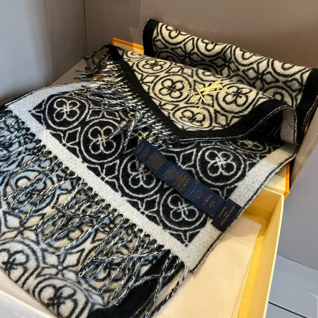 Compact 9747 Louis Vuitton Scarf For Women