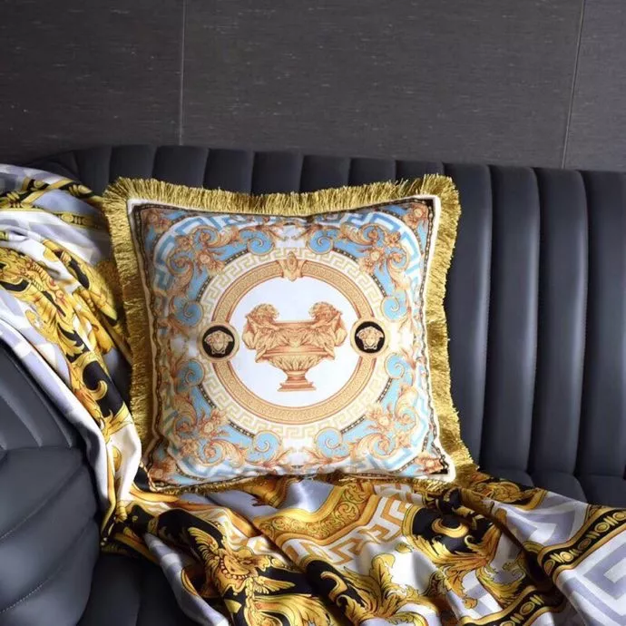 Compact 9864 Versace Cushion