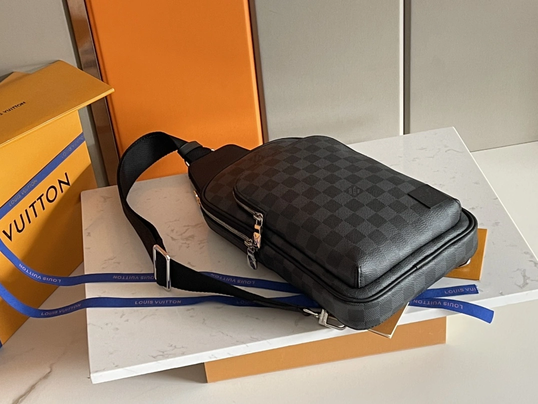 Cozy 1043 Louis Vuitton AAA Man Messenger Bags