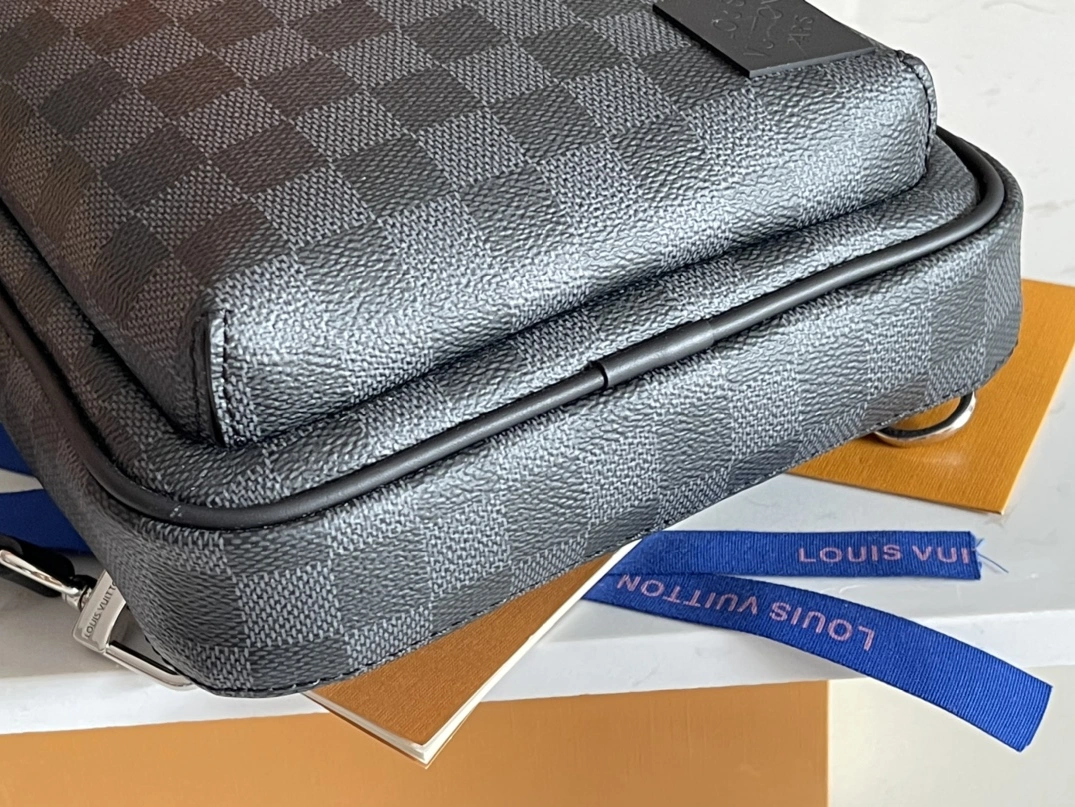 Cozy 1043 Louis Vuitton AAA Man Messenger Bags