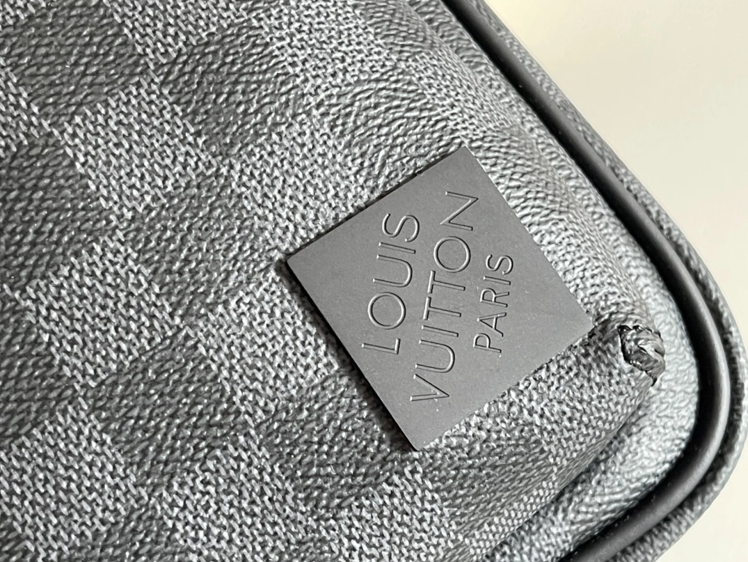 Cozy 1043 Louis Vuitton AAA Man Messenger Bags