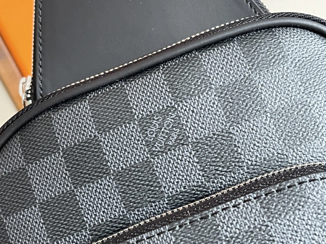 Cozy 1043 Louis Vuitton AAA Man Messenger Bags