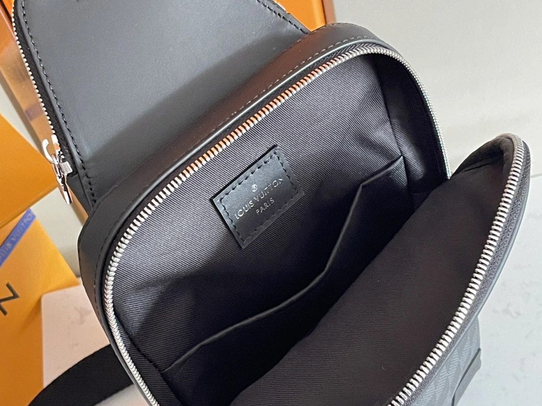 Cozy 1043 Louis Vuitton AAA Man Messenger Bags