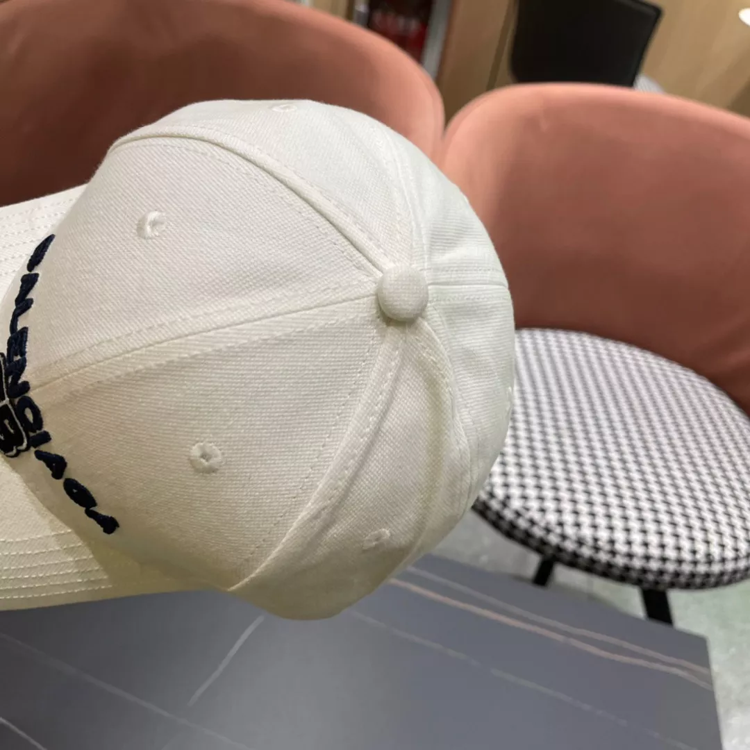 Cozy 1071 Balenciaga Caps