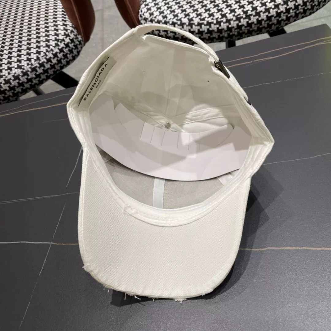 Cozy 1071 Balenciaga Caps