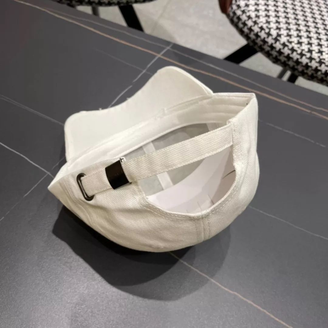 Cozy 1071 Balenciaga Caps