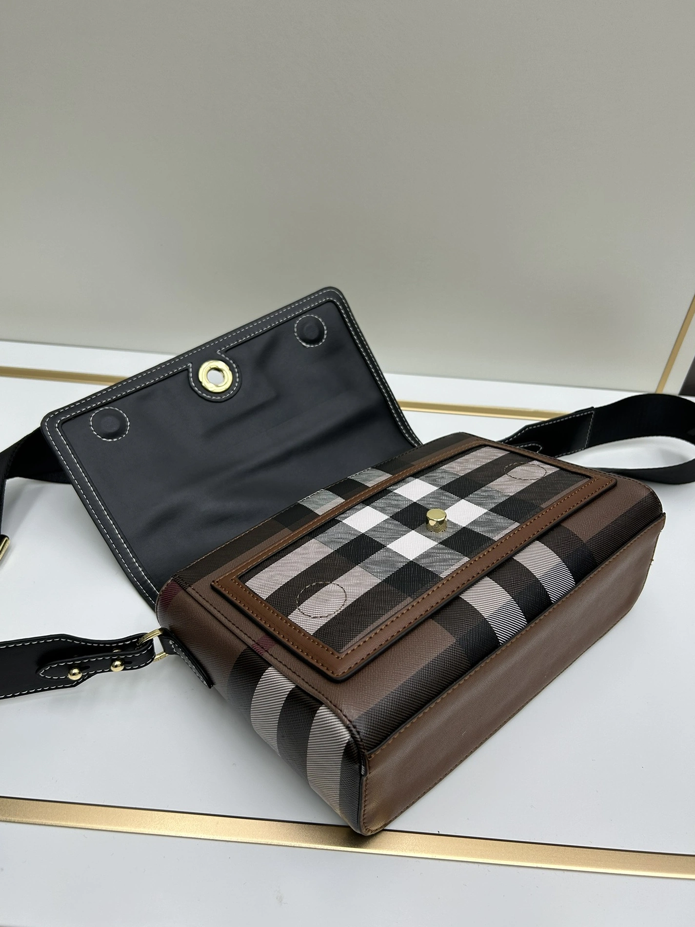 Cozy 1148 Burberry AAA Quality Messenger Bags For Women
