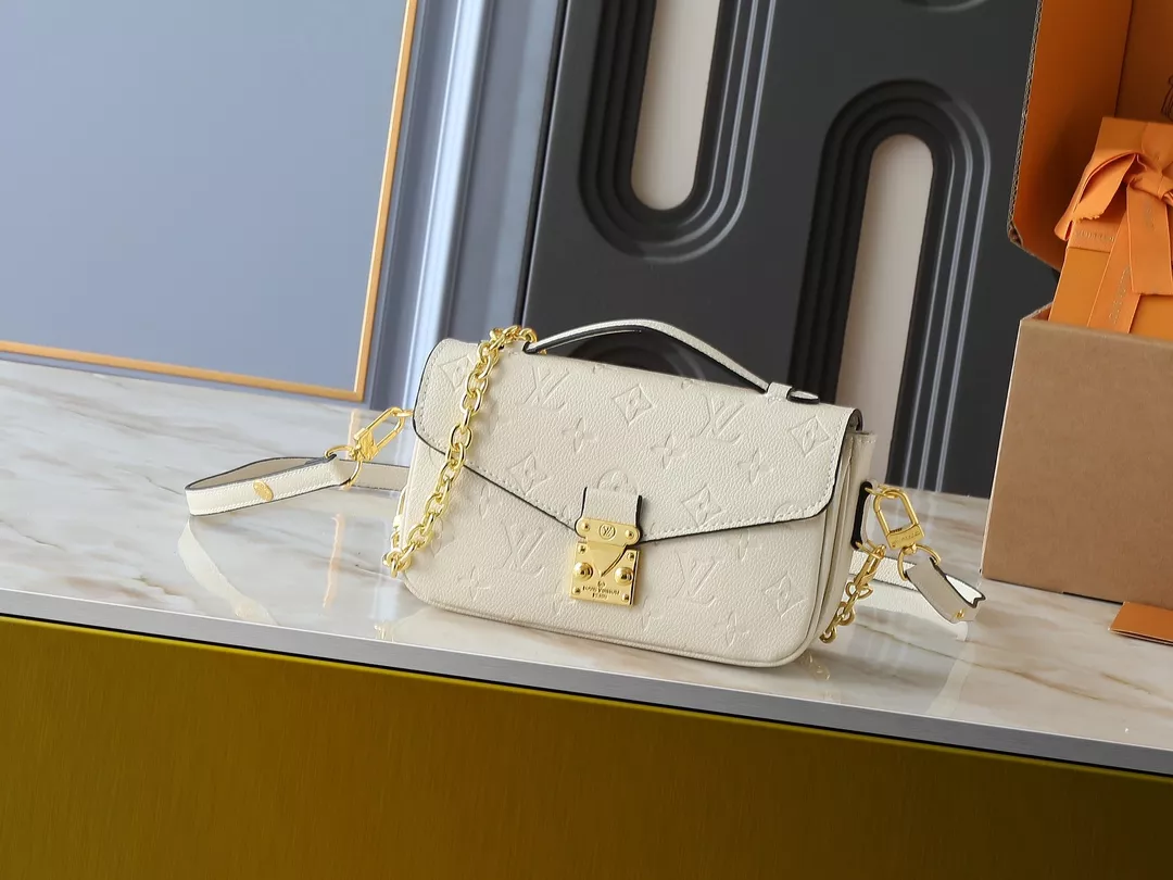 Cozy 1513 Louis Vuitton Messenger Bag For Women