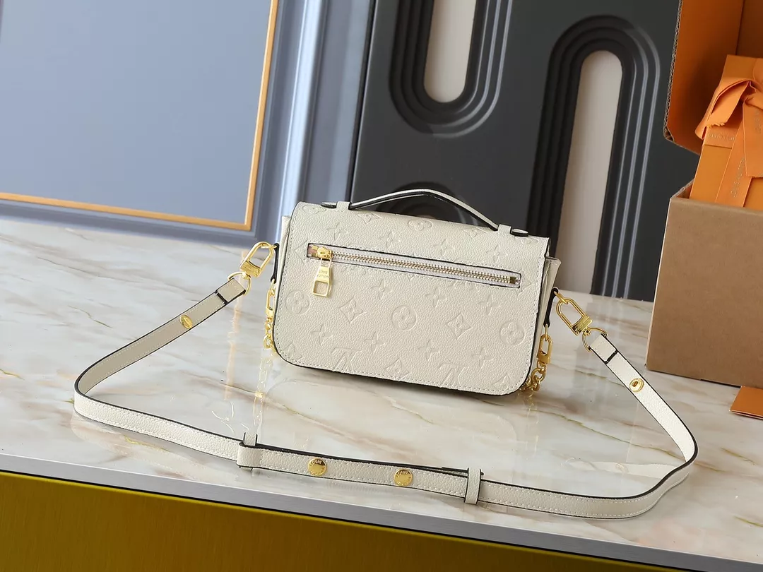 Cozy 1513 Louis Vuitton Messenger Bag For Women