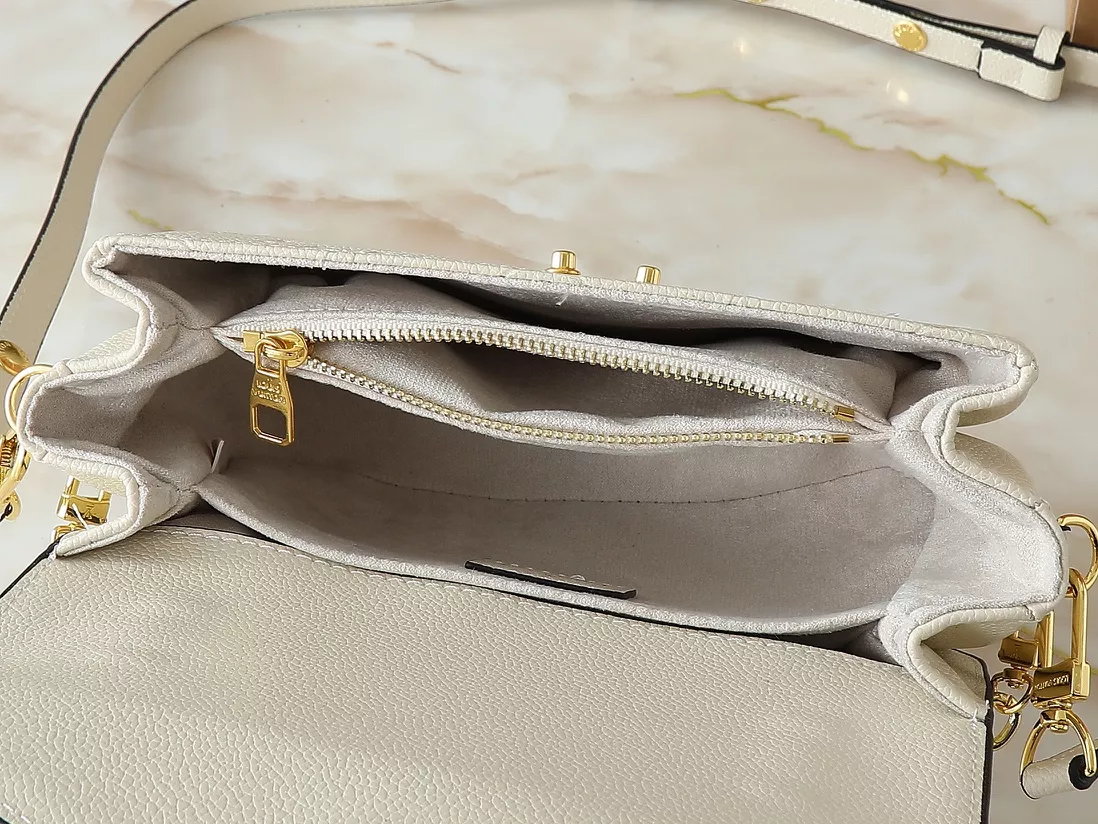 Cozy 1513 Louis Vuitton Messenger Bag For Women
