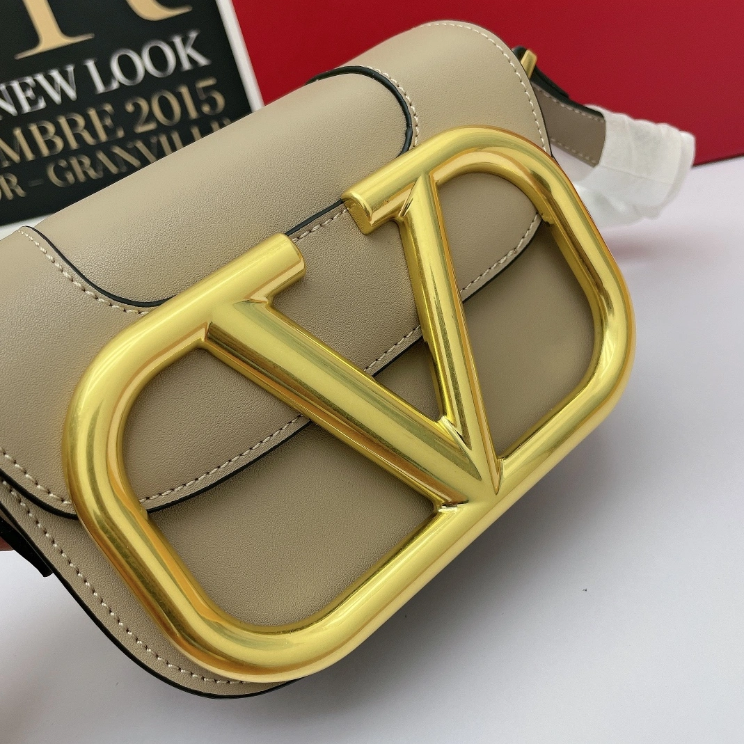Cozy 1525 Valentino AAA Quality Messenger Bags For Women