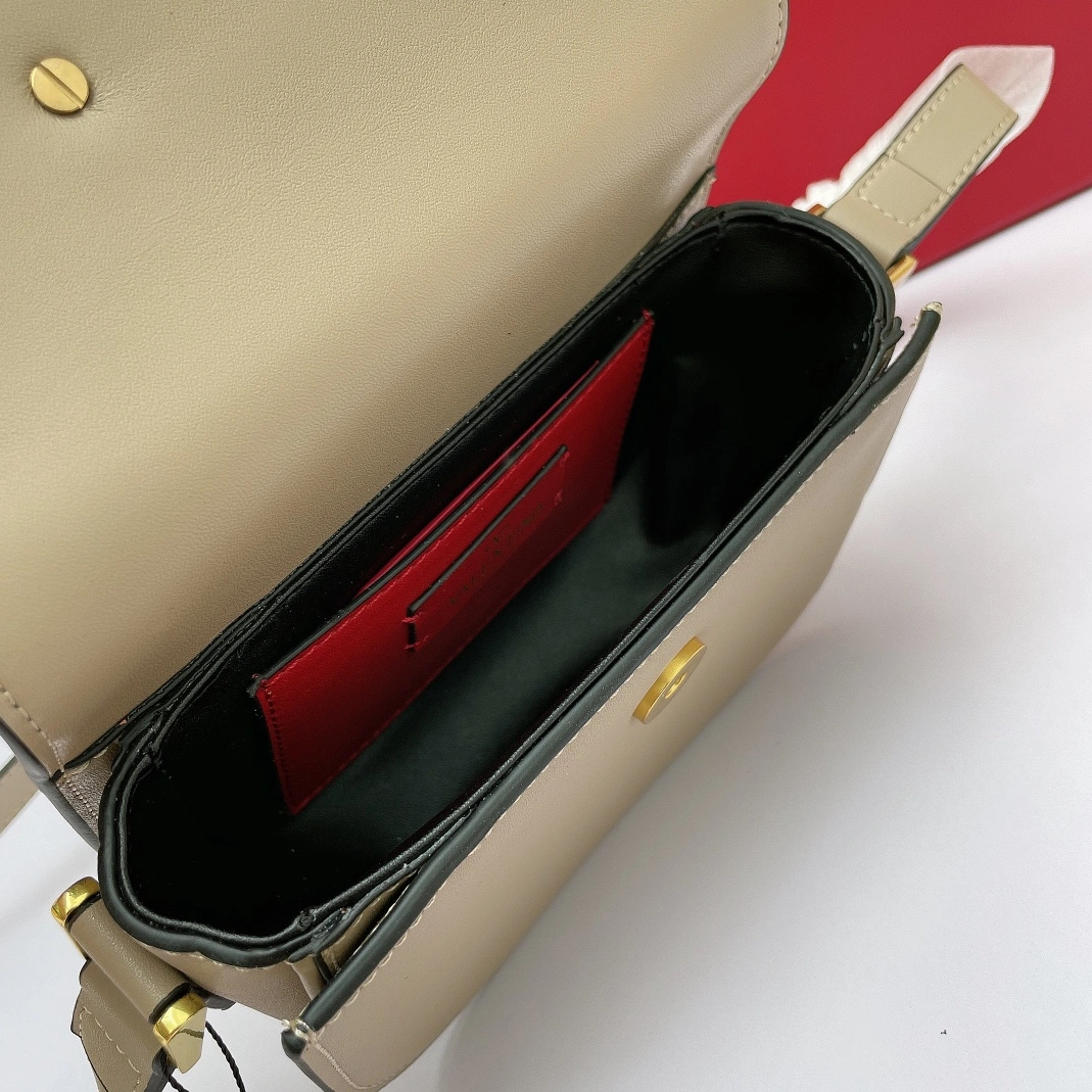 Cozy 1525 Valentino AAA Quality Messenger Bags For Women