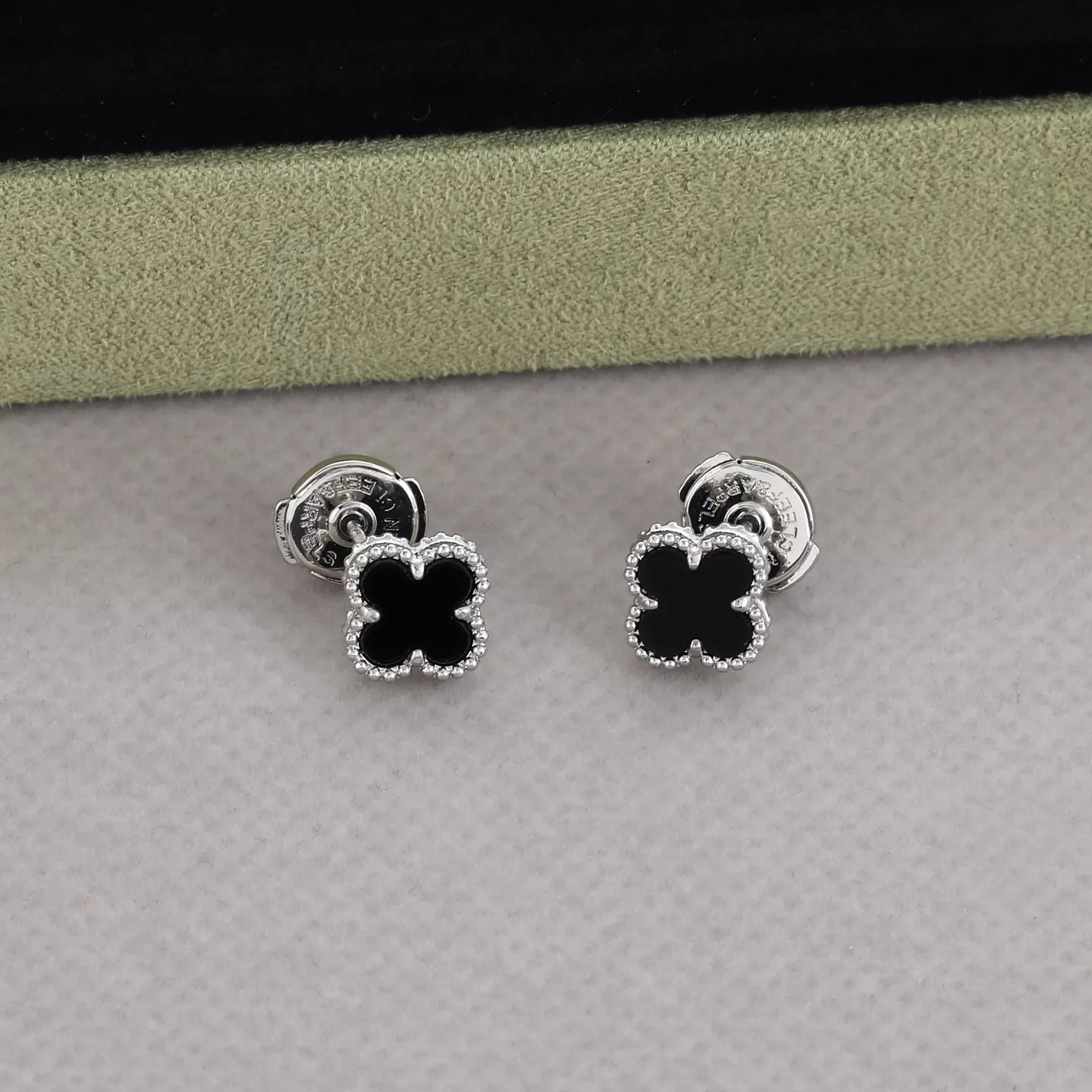 Cozy 162 Van Cleef & Arpels Earrings For Women