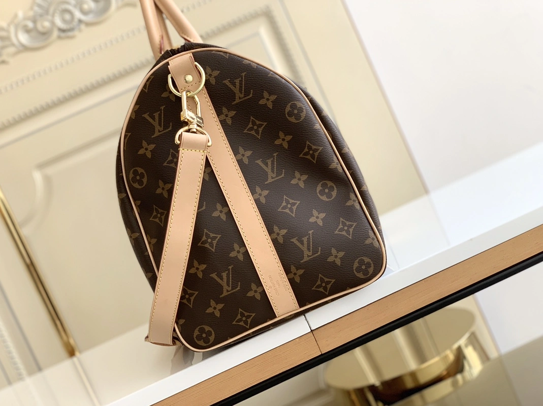 Cozy 1828 Louis Vuitton Travel Bags