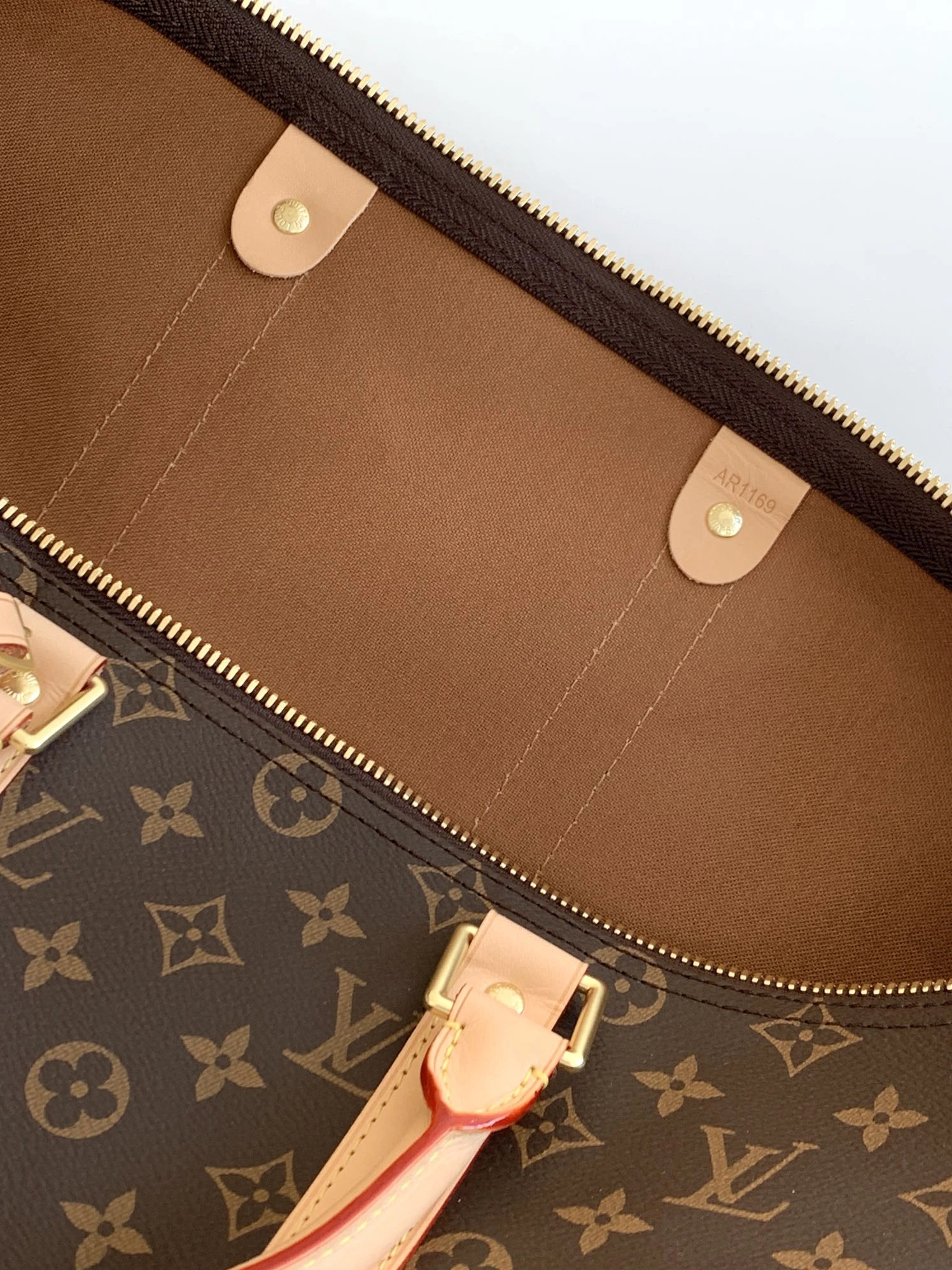 Cozy 1828 Louis Vuitton Travel Bags