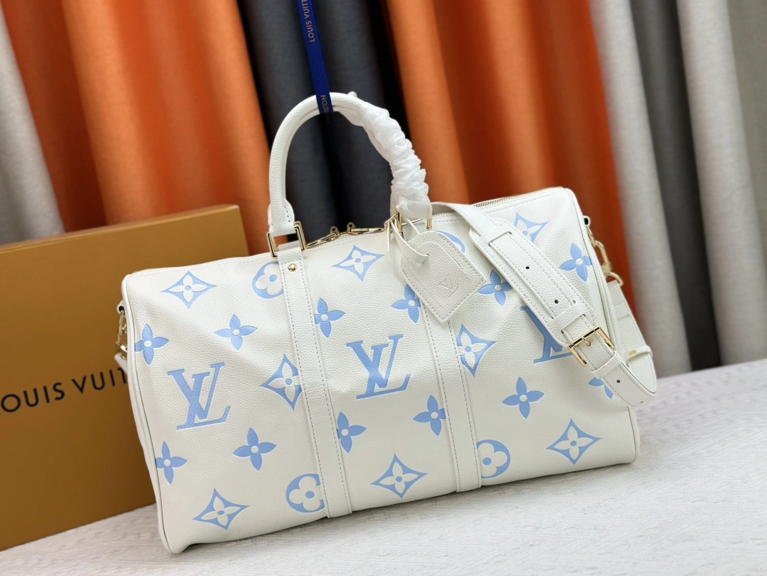 Cozy 2112 Louis Vuitton Travel Bags