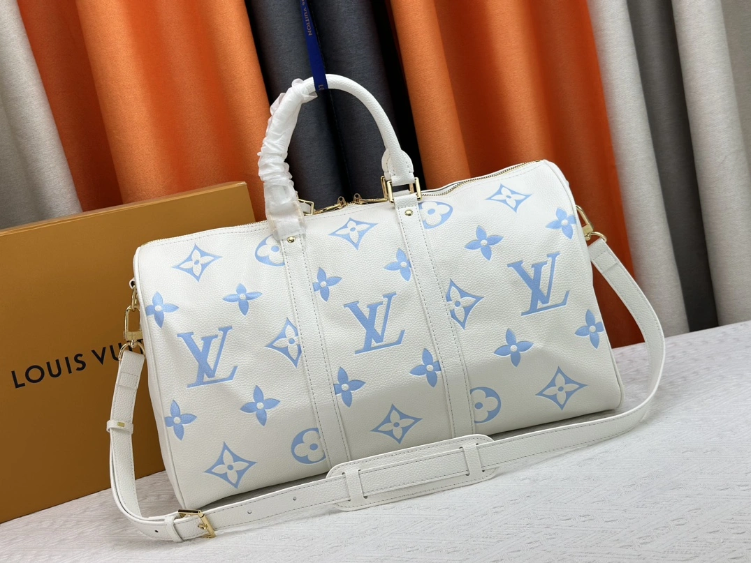 Cozy 2112 Louis Vuitton Travel Bags