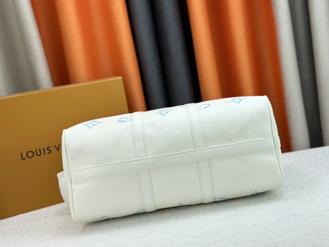 Cozy 2112 Louis Vuitton Travel Bags