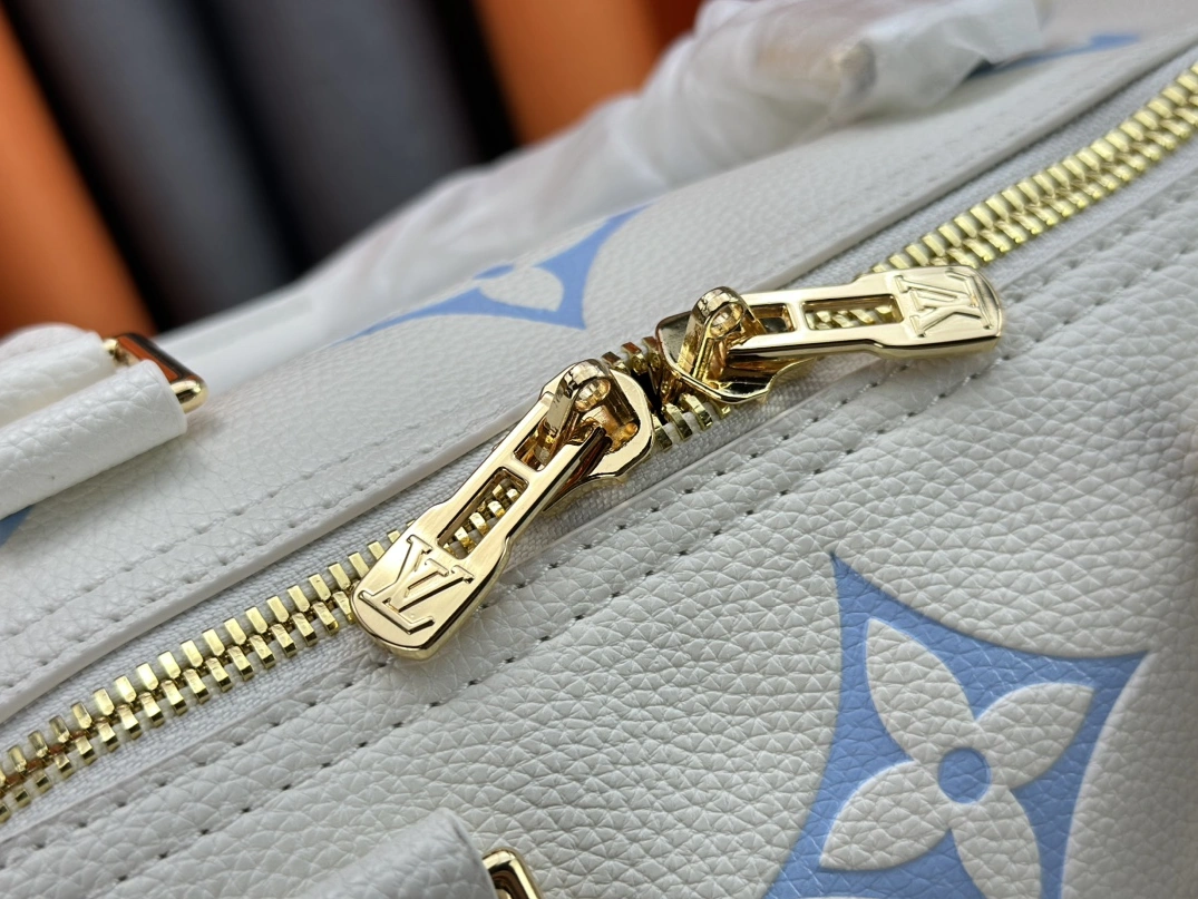 Cozy 2112 Louis Vuitton Travel Bags