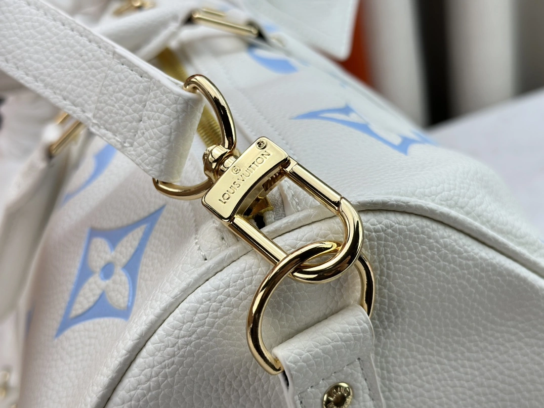 Cozy 2112 Louis Vuitton Travel Bags