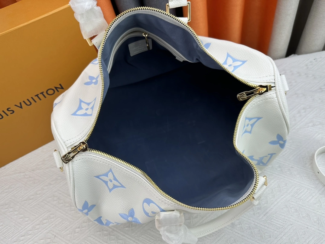 Cozy 2112 Louis Vuitton Travel Bags