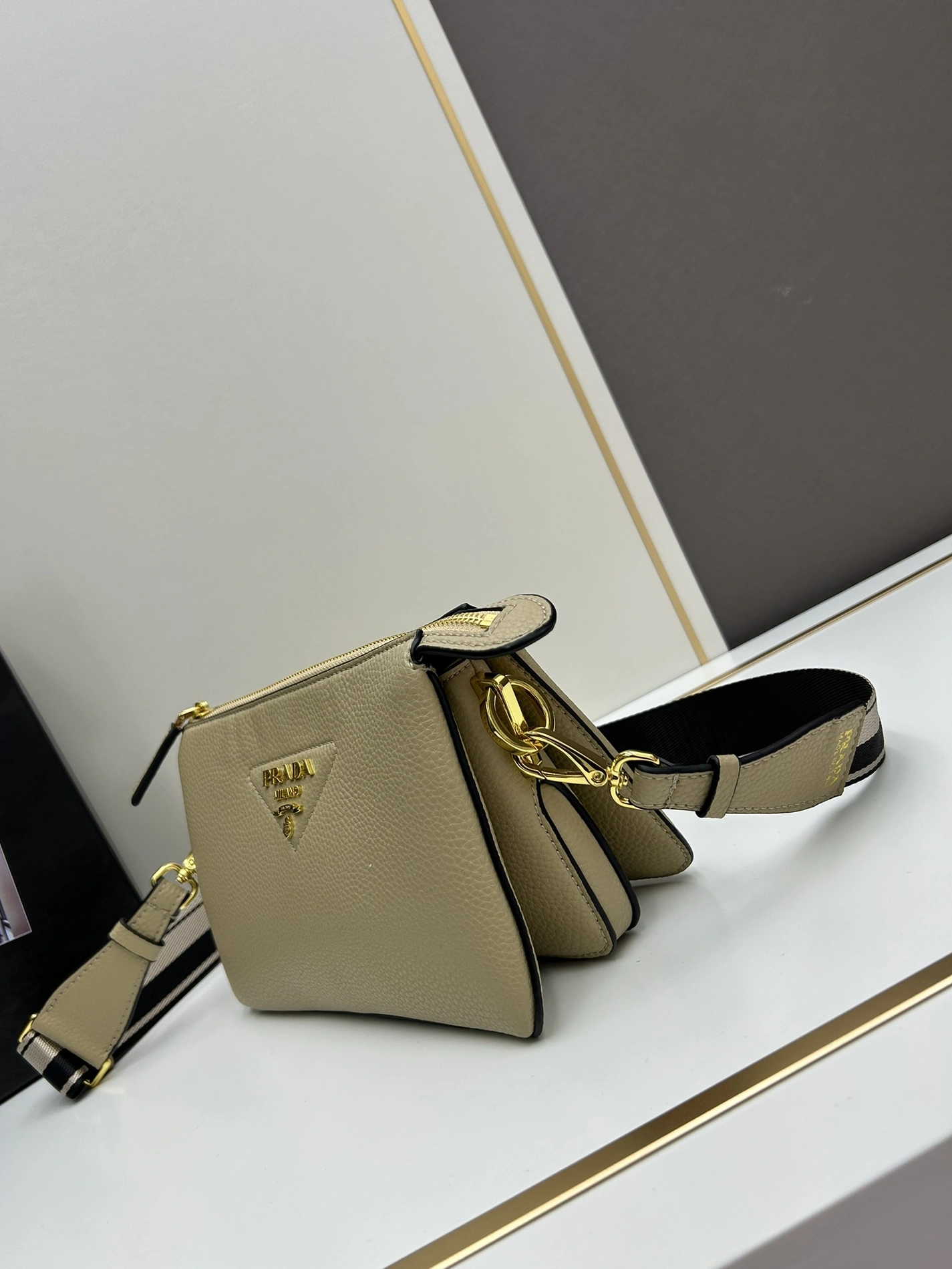 Cozy 2209 Prada AAA Quality Messenger Bags For Women
