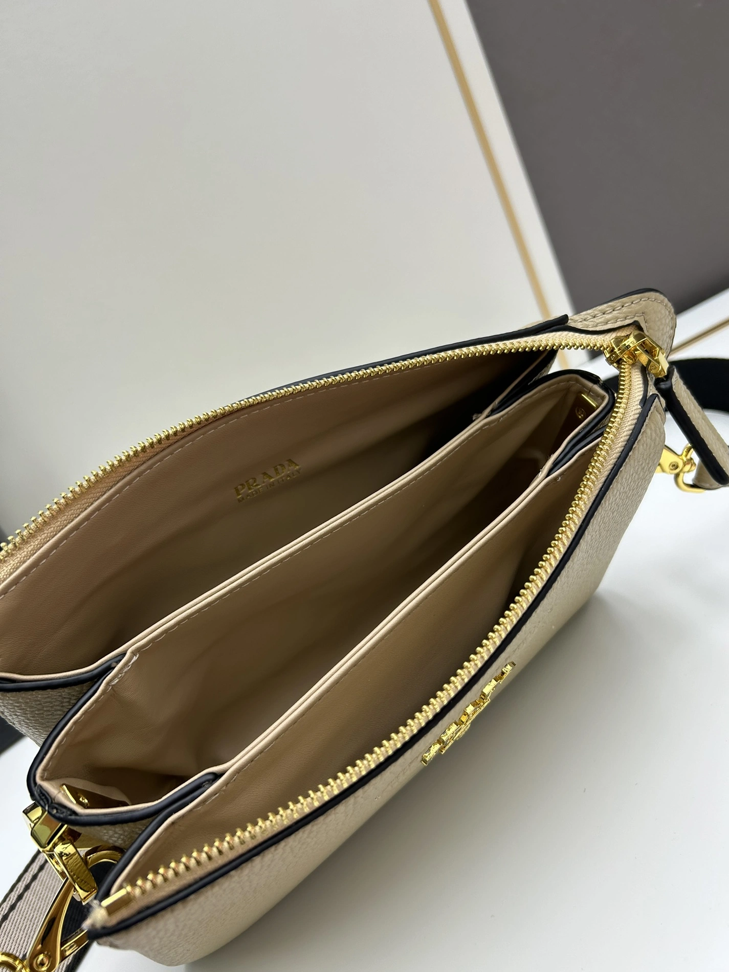 Cozy 2209 Prada AAA Quality Messenger Bags For Women