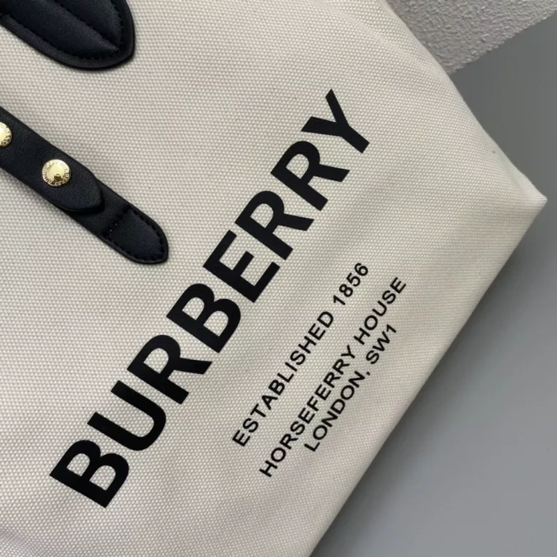 Cozy 2740 Burberry AAA Quality Shoulder Bags For Women