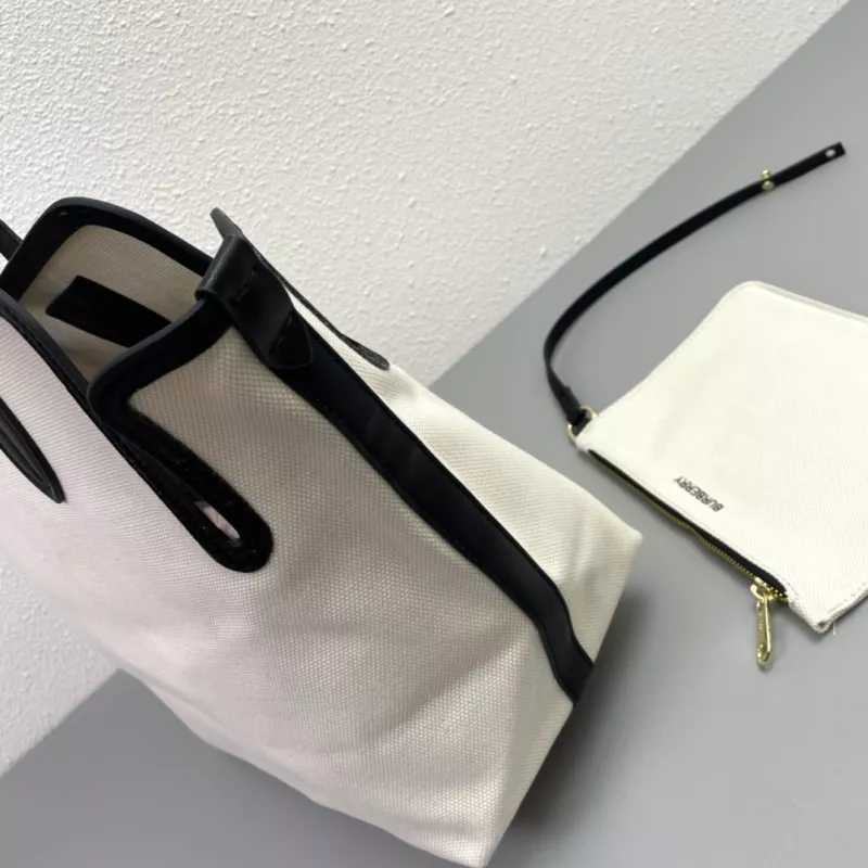 Cozy 2740 Burberry AAA Quality Shoulder Bags For Women