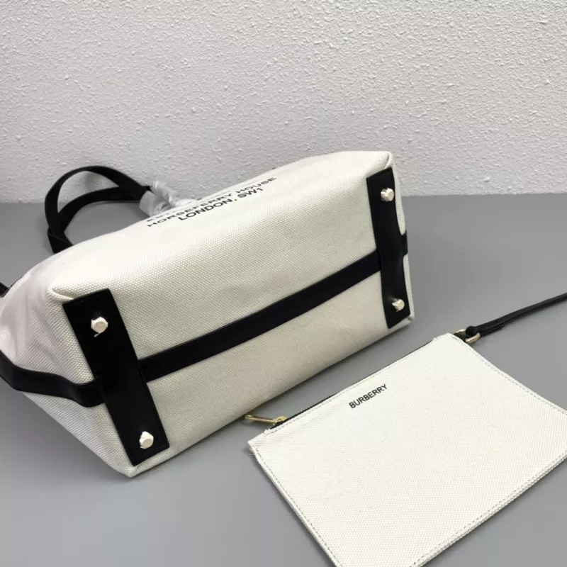 Cozy 2740 Burberry AAA Quality Shoulder Bags For Women
