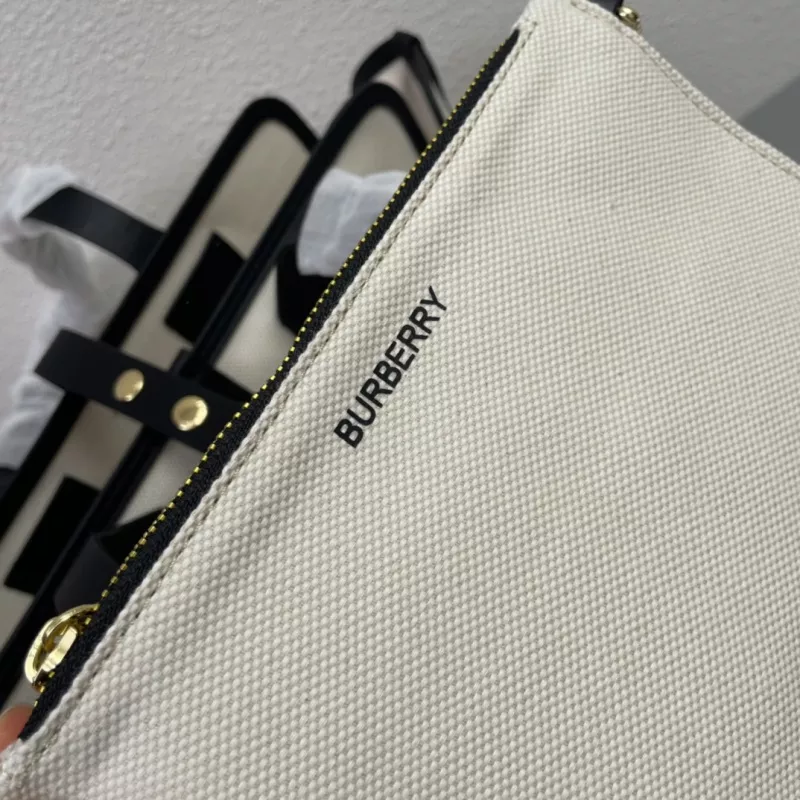 Cozy 2740 Burberry AAA Quality Shoulder Bags For Women