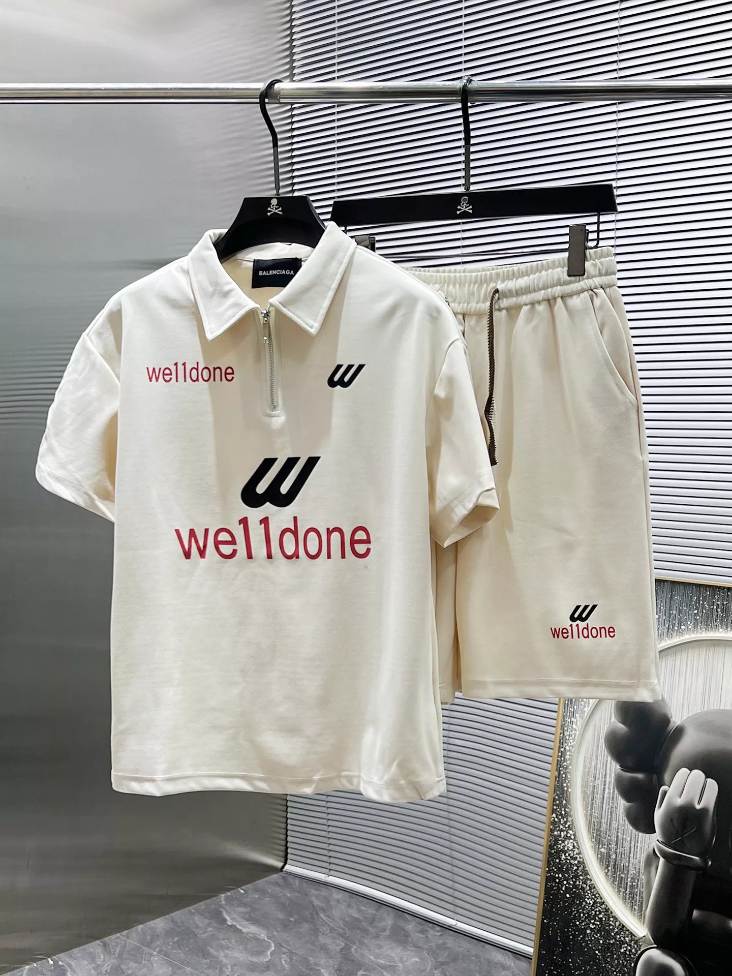 Cozy 2789 Balenciaga Fashion Tracksuits Short Sleeved For Men