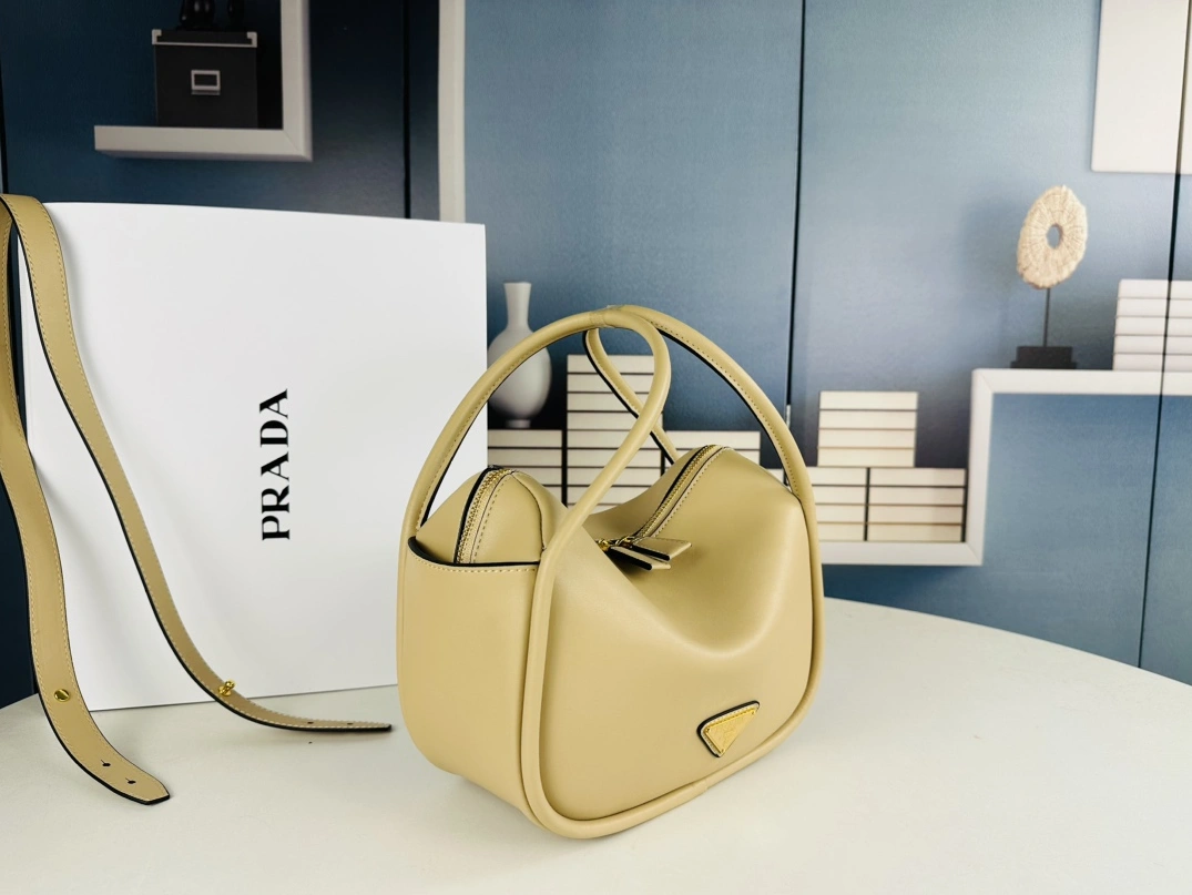 Cozy 2799 Prada AAA Quality Handbags