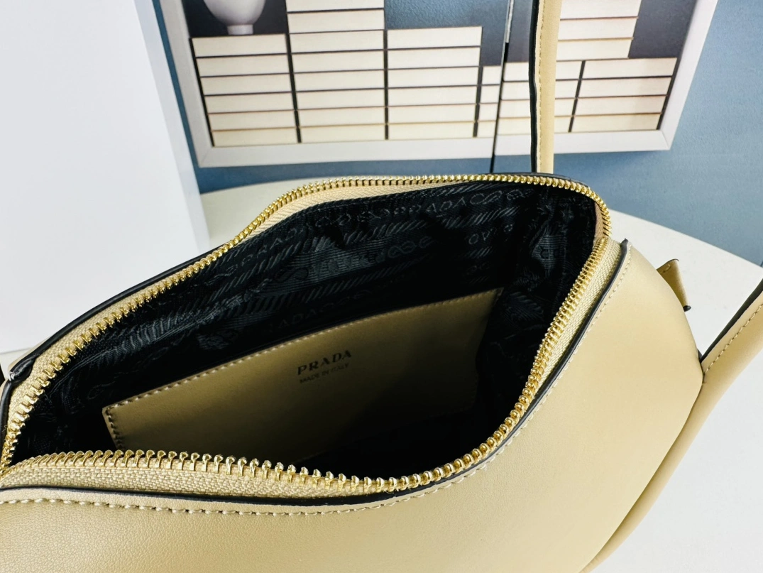 Cozy 2799 Prada AAA Quality Handbags