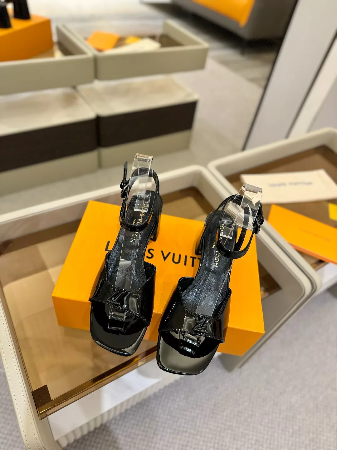 Cozy 2803 Louis Vuitton Sandal For Women