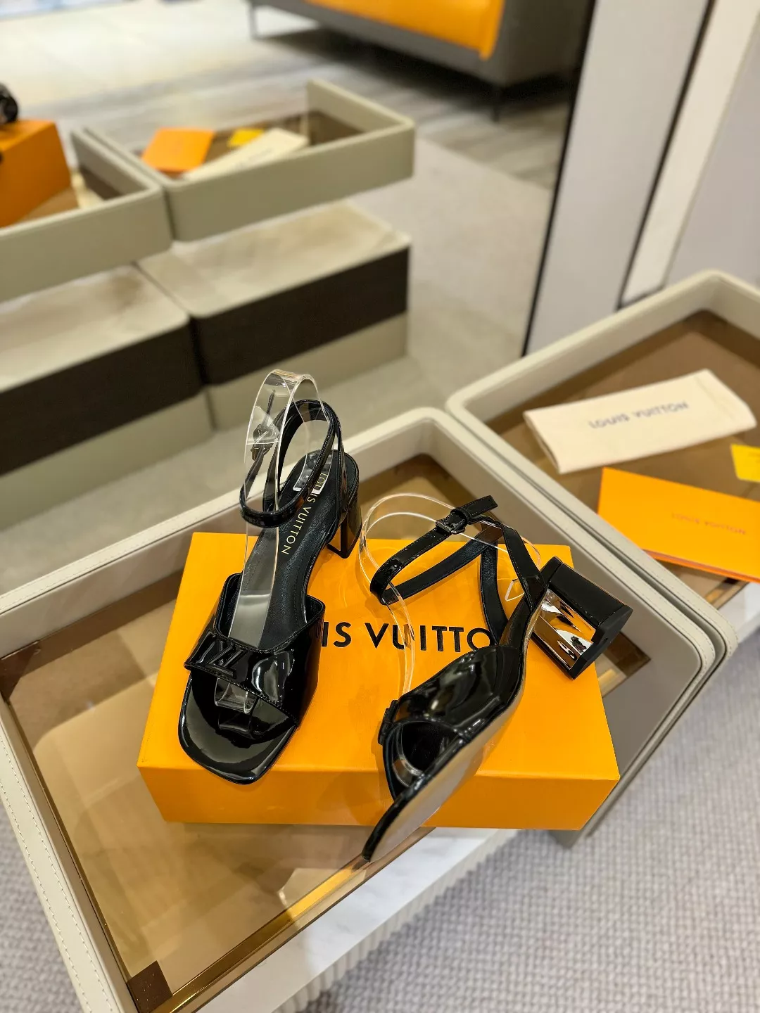 Cozy 2803 Louis Vuitton Sandal For Women