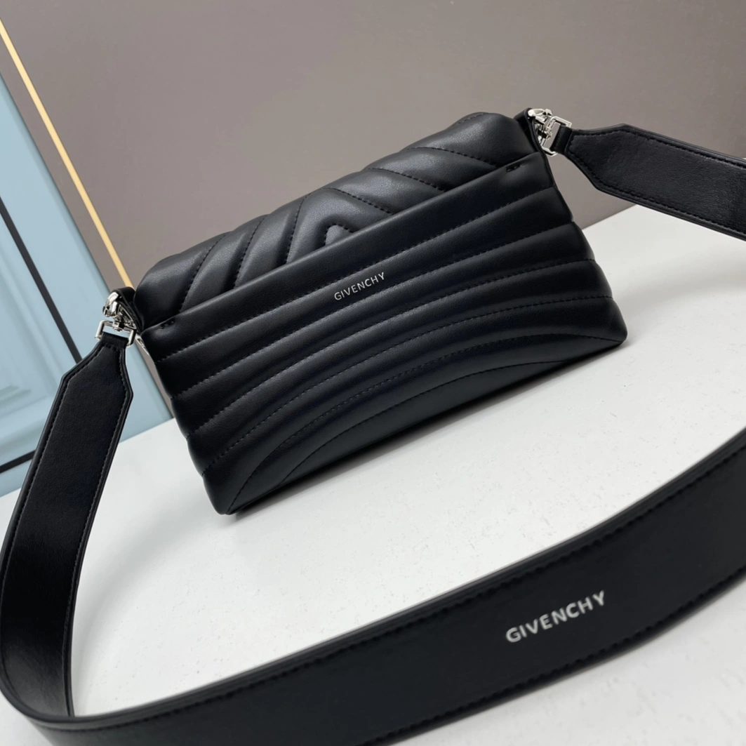 Cozy 2935 Givenchy AAA Quality Messenger Bags For Women