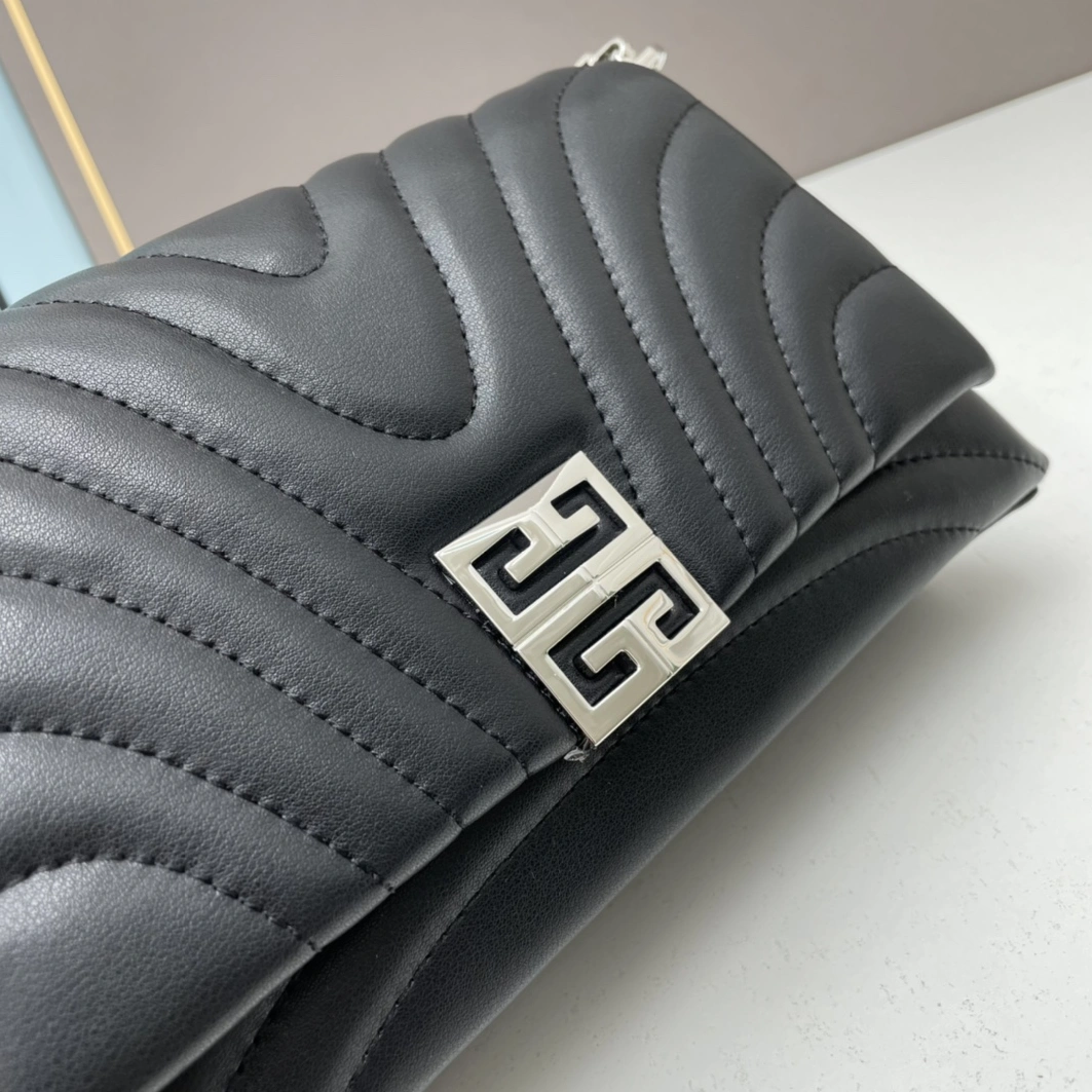 Cozy 2935 Givenchy AAA Quality Messenger Bags For Women