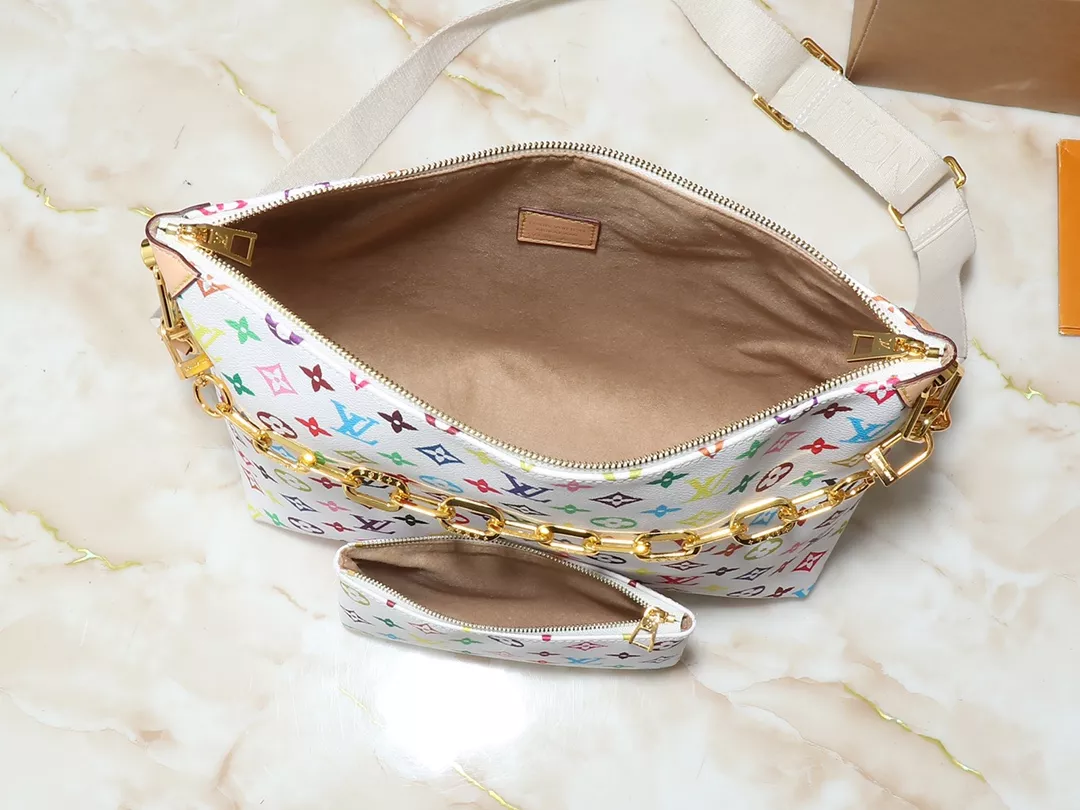 Cozy 326 Louis Vuitton AAA Quality Messenger Bags For Women