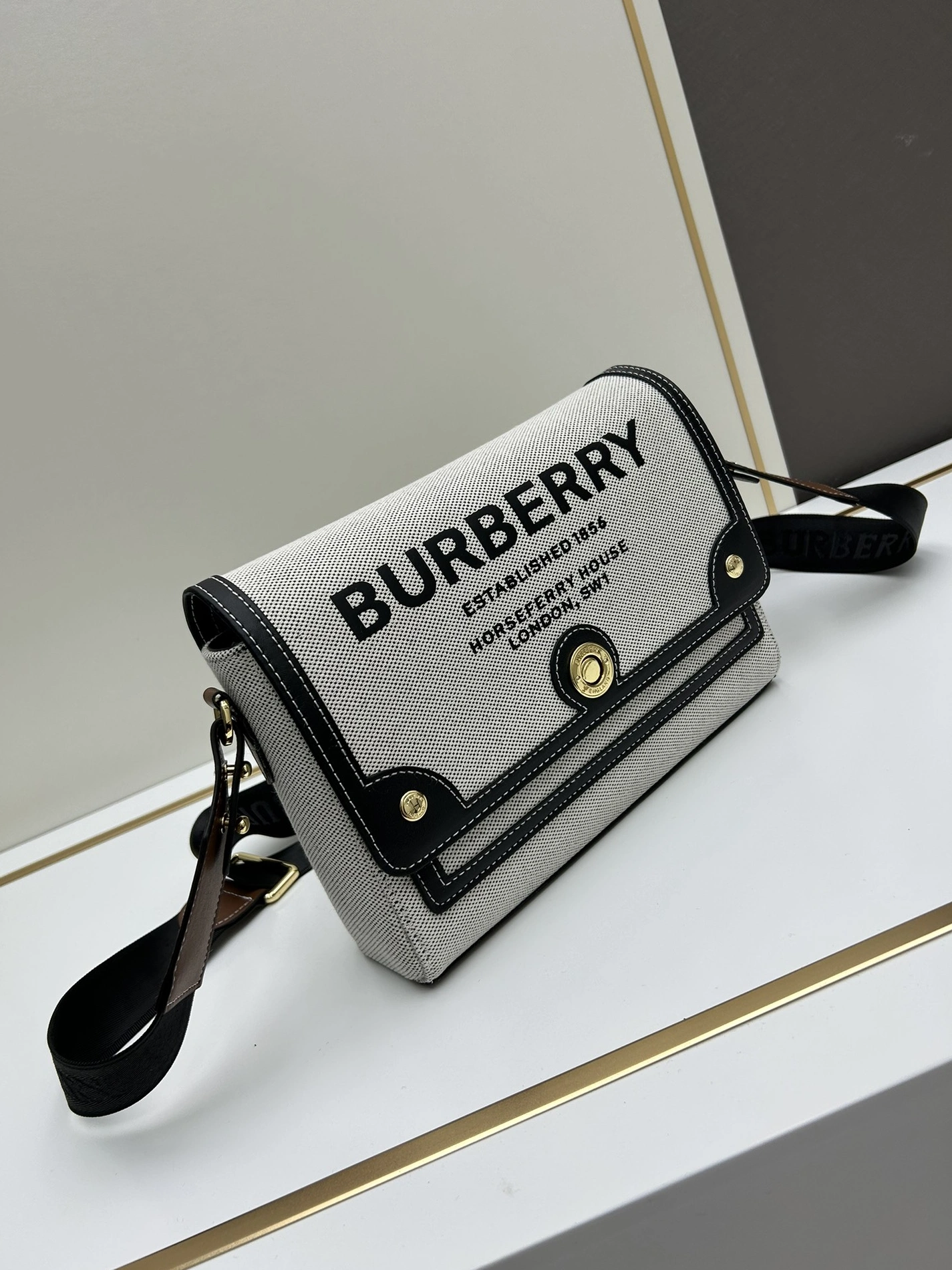 Cozy 3920 Burberry AAA Quality Messenger Bags For Women